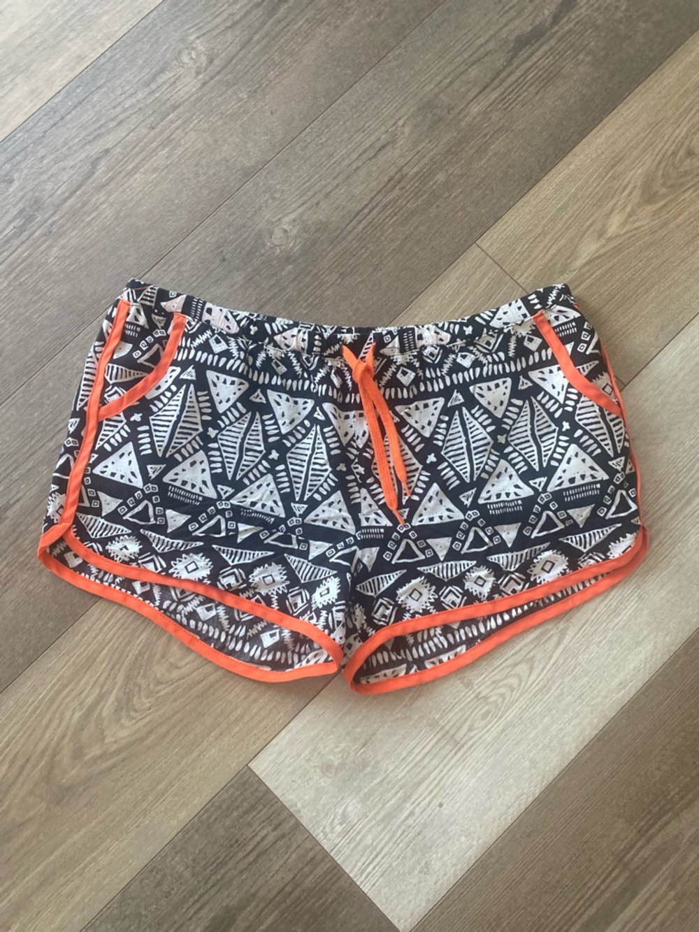 VANILLA STAR AZTEC PRINT SHORTS WITH DRAWSTRING & POCKETS